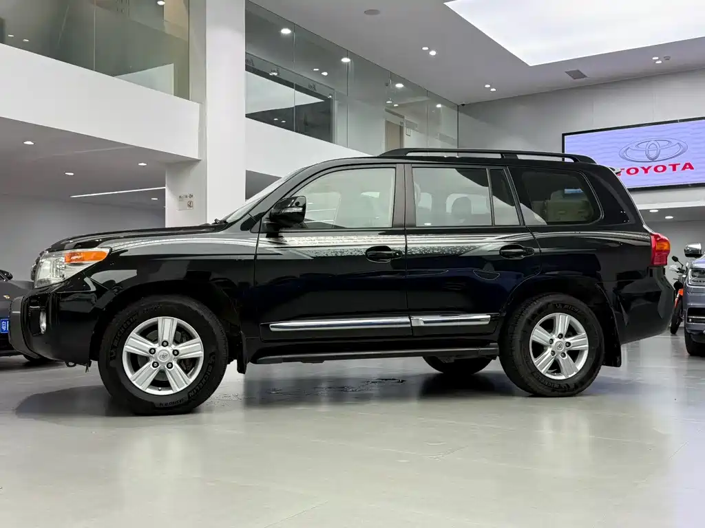 Toyota Land Cruiser 2012 4.6L AT VX-R