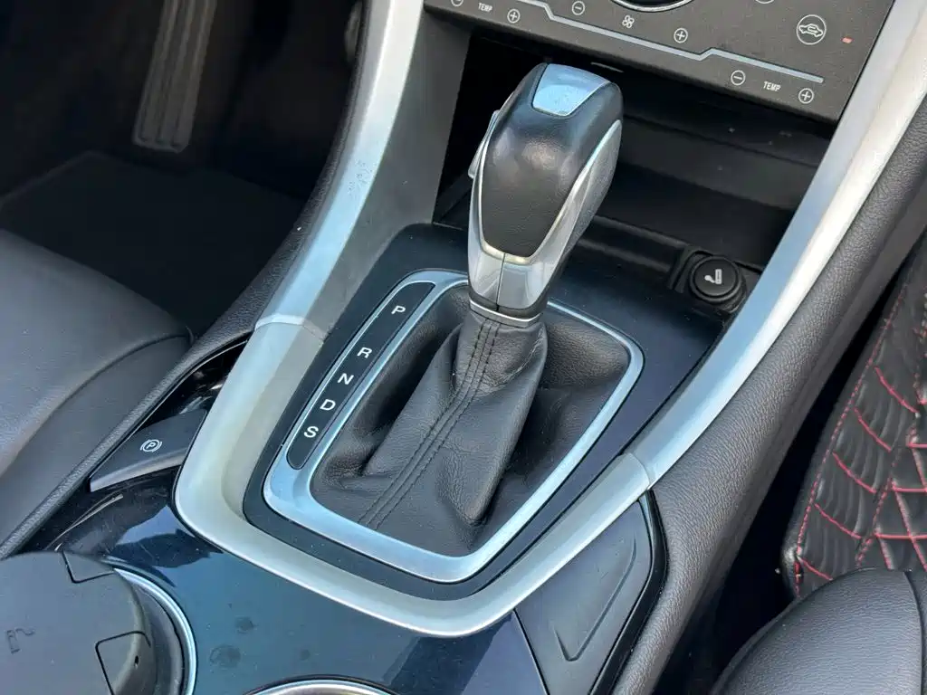Ford Mondeo — миниатюра 8