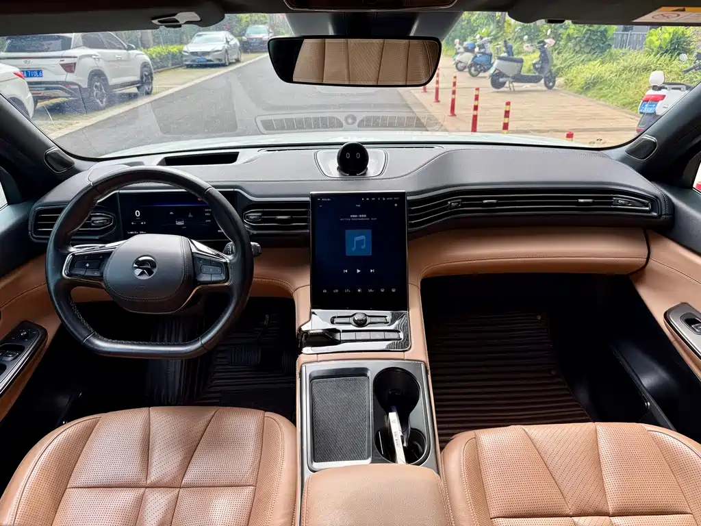 NIO ES8 2020 415KM мест