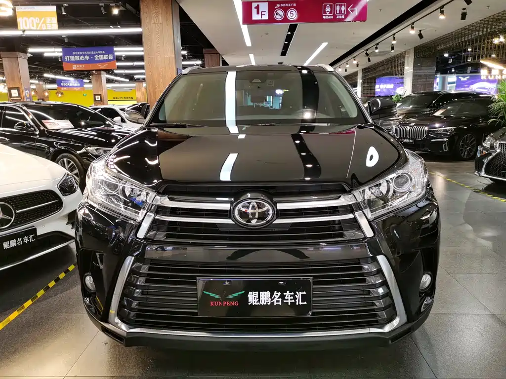 Toyota Highlander 2021 2.0T Luxury 7 мест