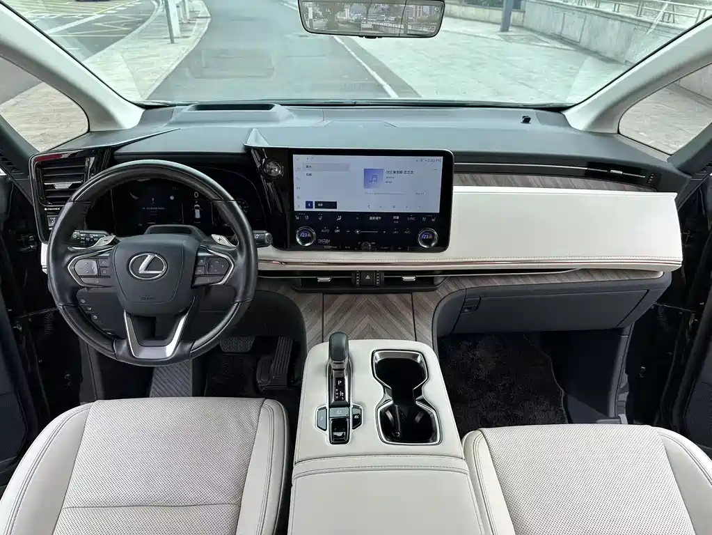 Lexus LM 2023 350h мест