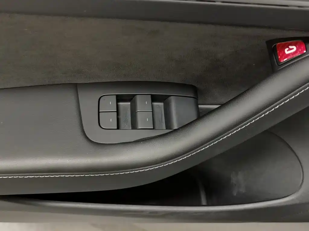Tesla Model 3 — миниатюра 9
