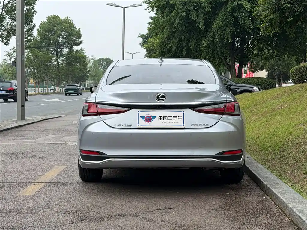 Lexus ES 2023 200