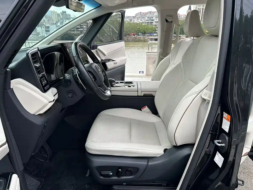 Lexus LM 2023 350h мест
