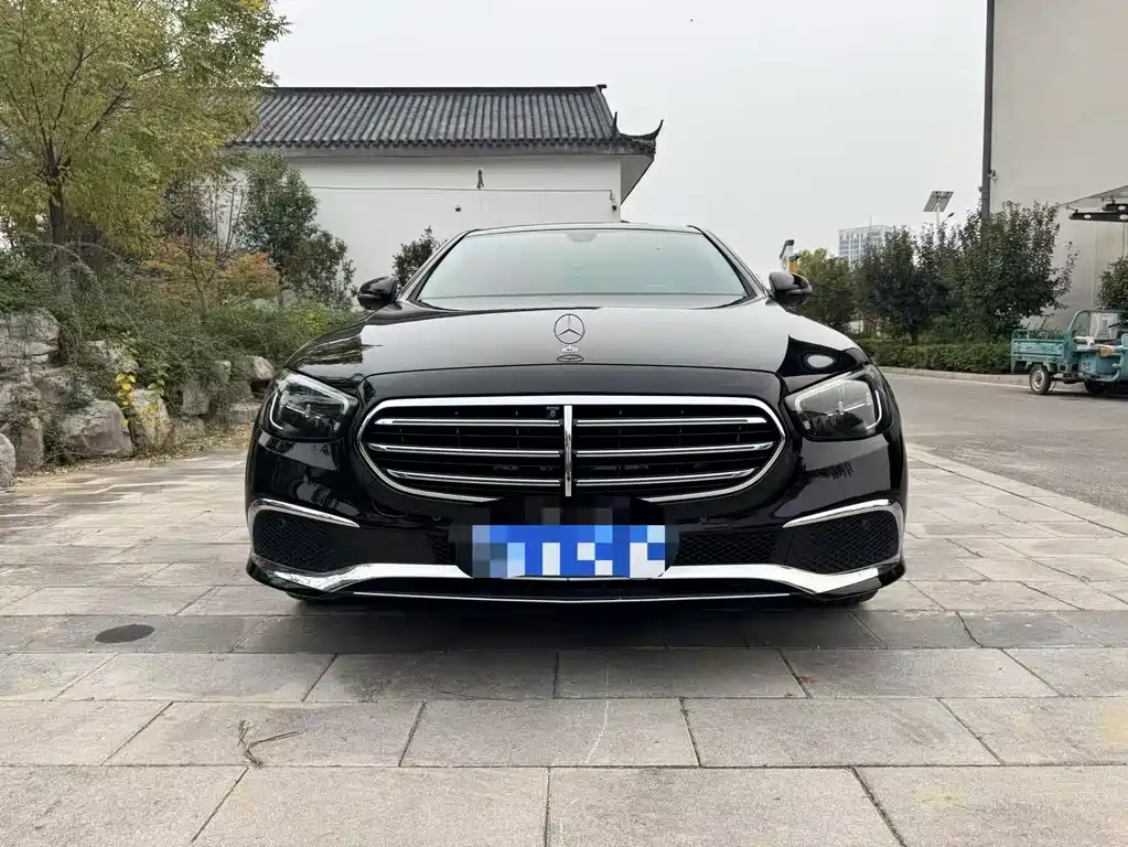 Mercedes-Benz E-Class — миниатюра 2