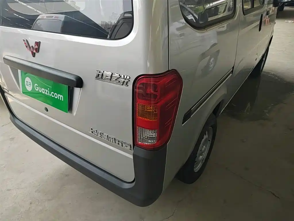 Wuling Sunshine 2023 1.5L 5/7 мест