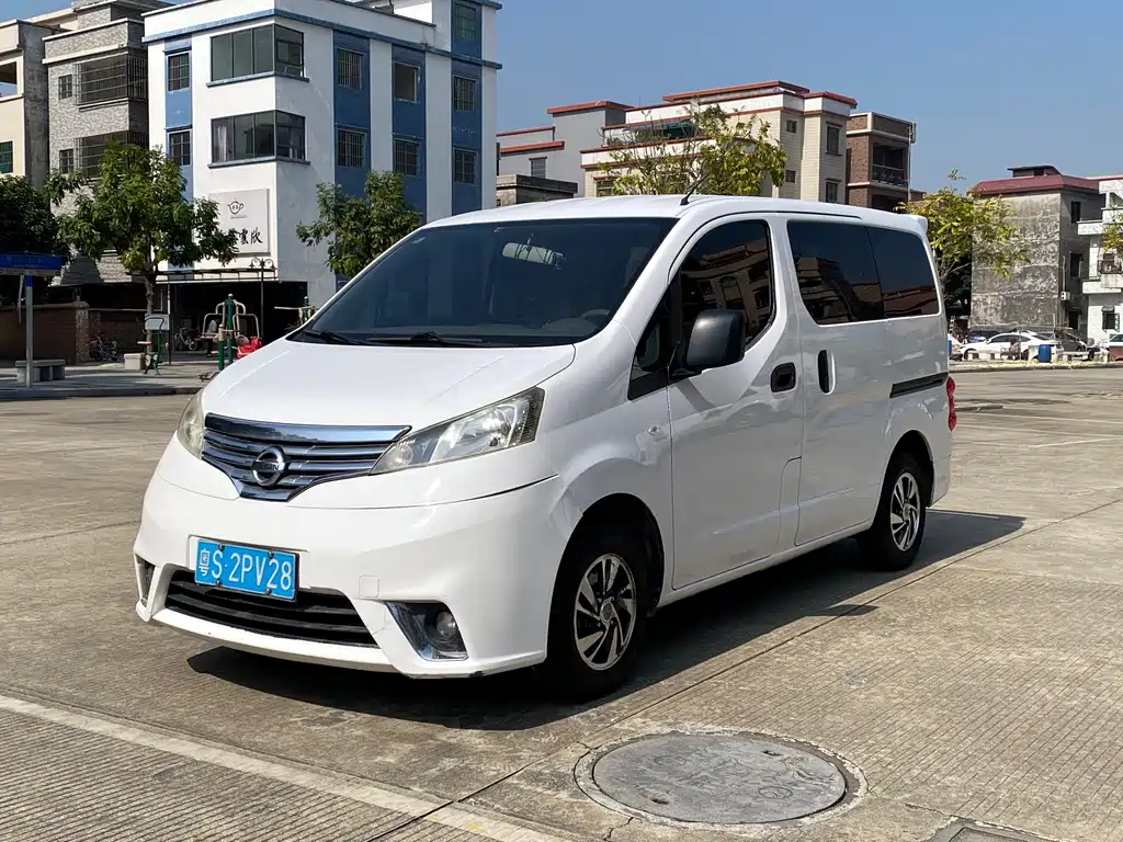 NISSAN NV200