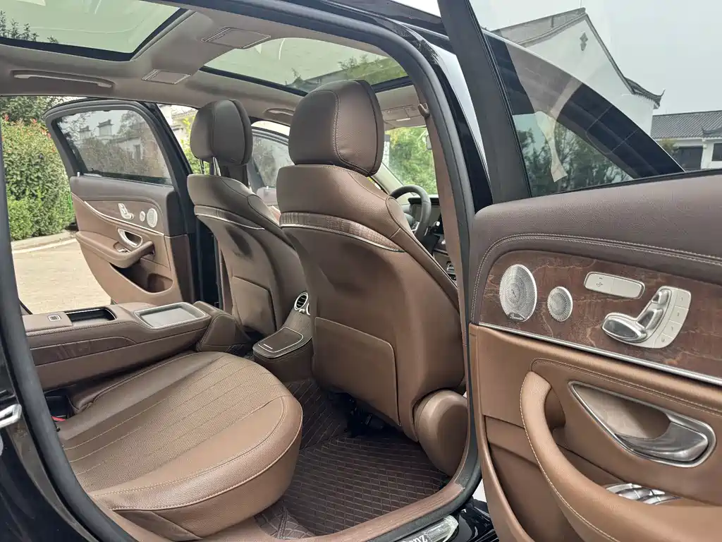 Mercedes-Benz E-Class — миниатюра 8