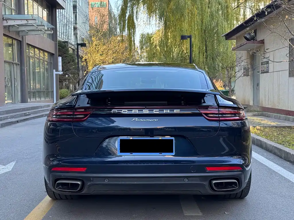 PORSCHE PANAMERA