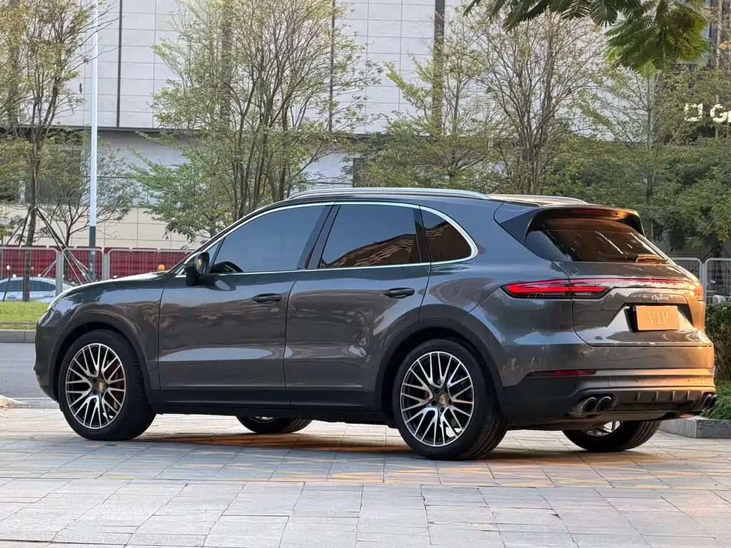 Porsche Cayenne — миниатюра 7