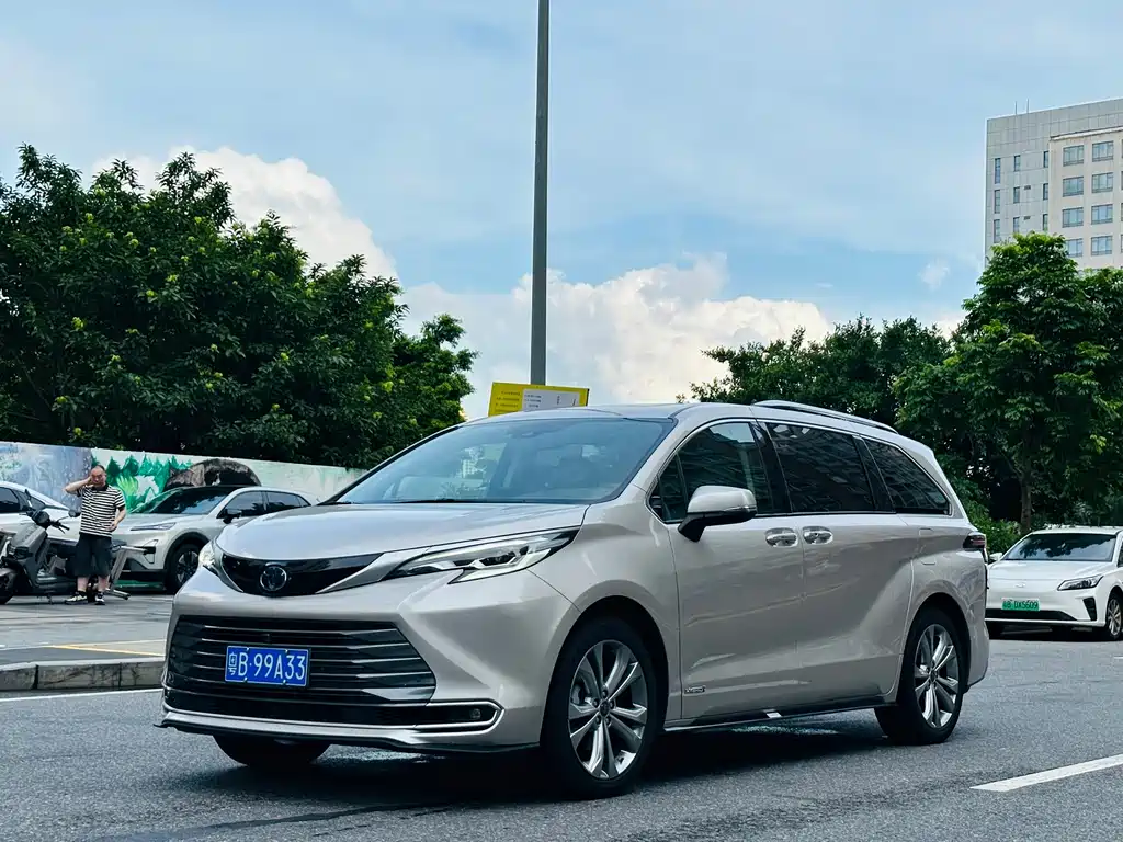 Toyota Sienna 2024 2.5L Luxury