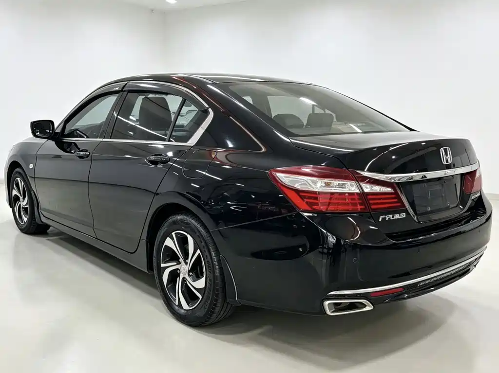 Honda Accord — миниатюра 13
