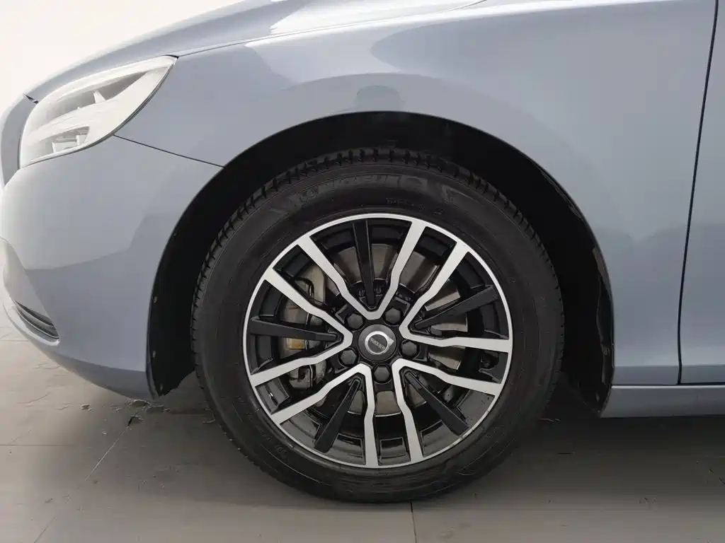 Volvo V40 — миниатюра 17