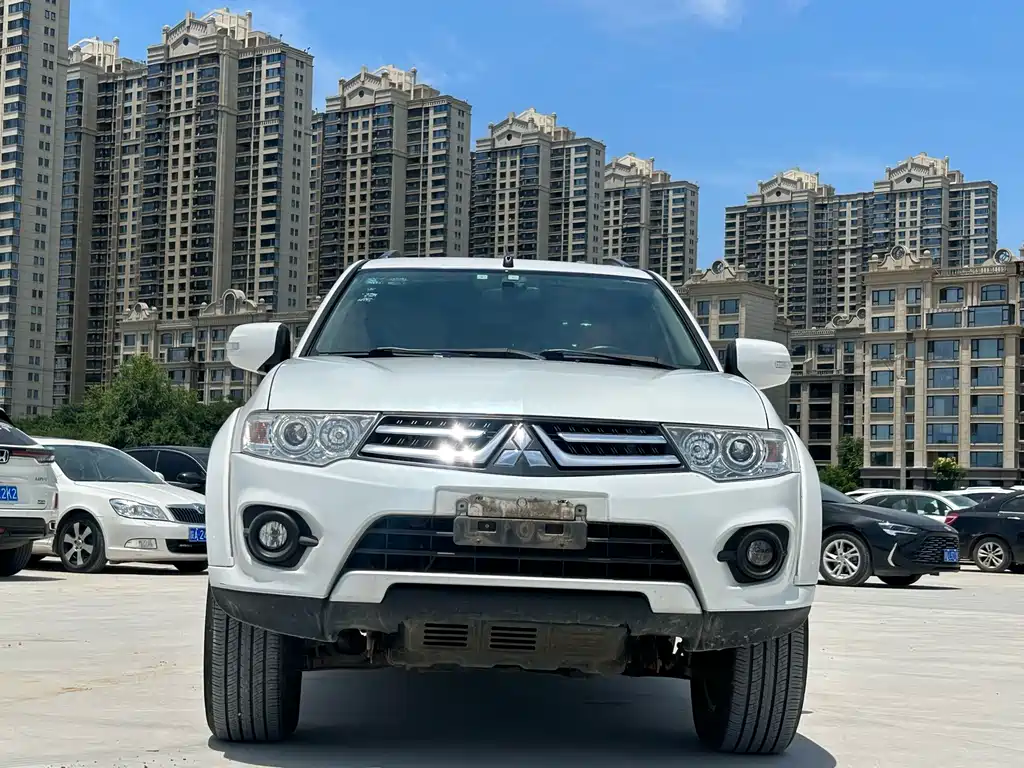 Mitsubishi Pajero Sport — миниатюра 11