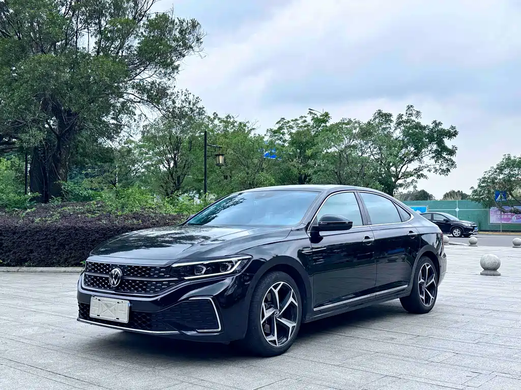 Volkswagen Passat 2023