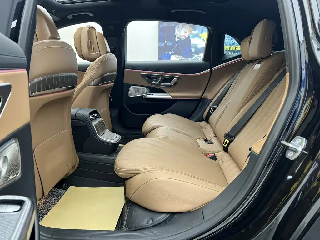 Mercedes-Benz E-Class — миниатюра 14