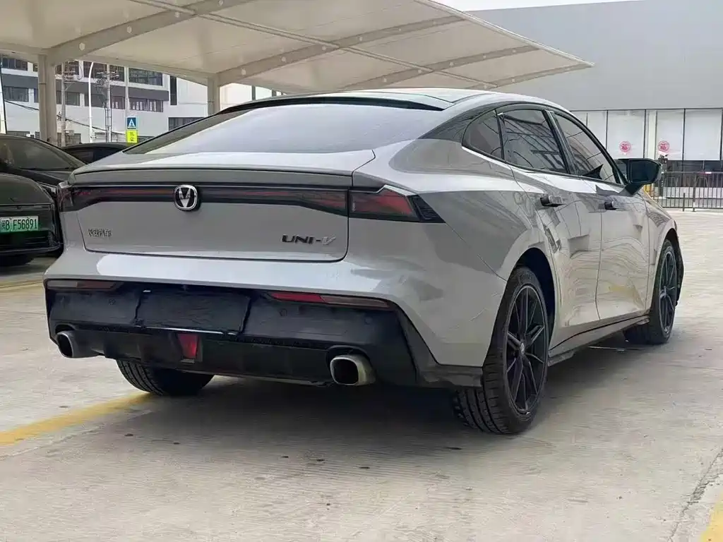 Changan UNI-V 2022 1.5T Luxury