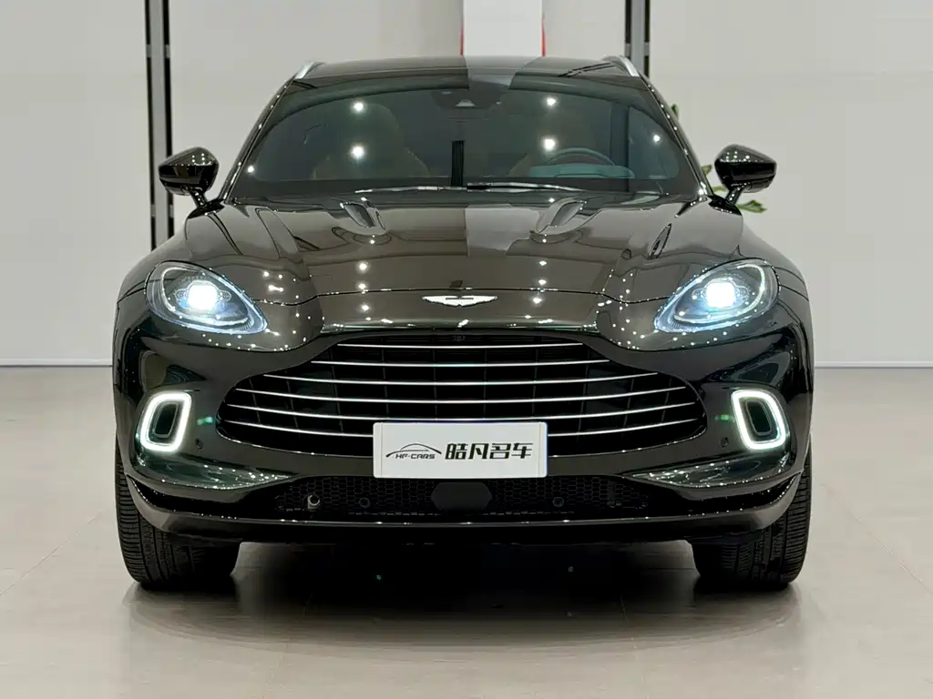 ASTON MARTIN DBX