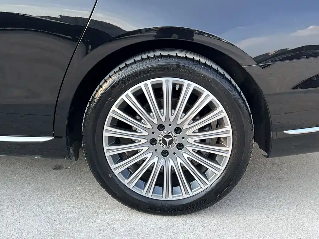 Mercedes-Benz E-Class — миниатюра 11