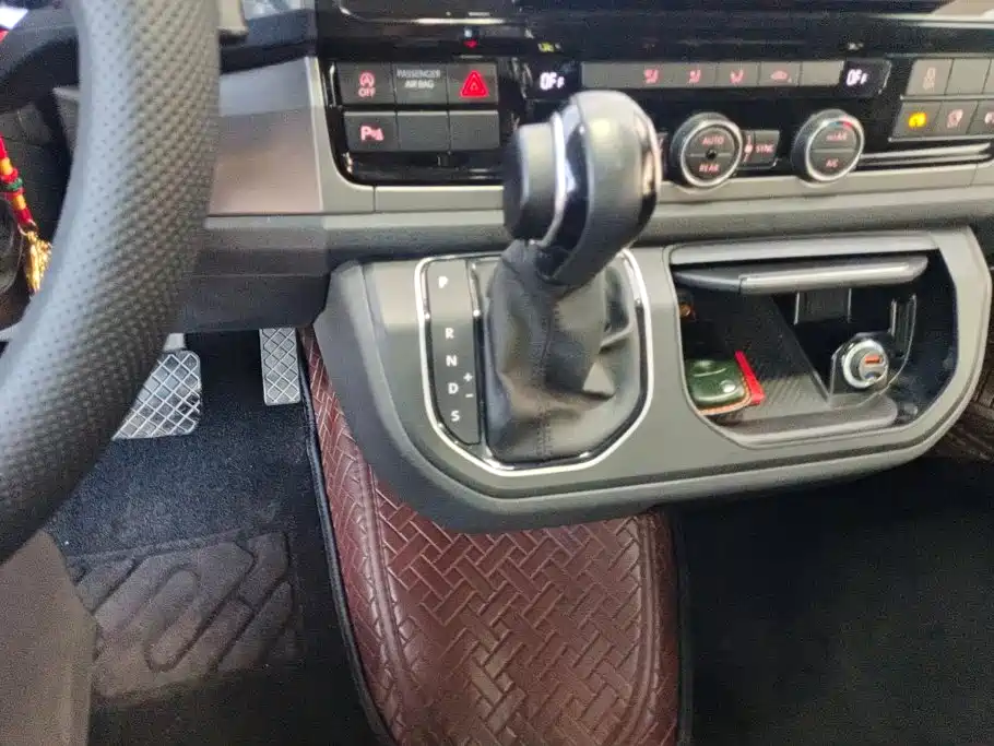 Volkswagen Caravelle — миниатюра 16