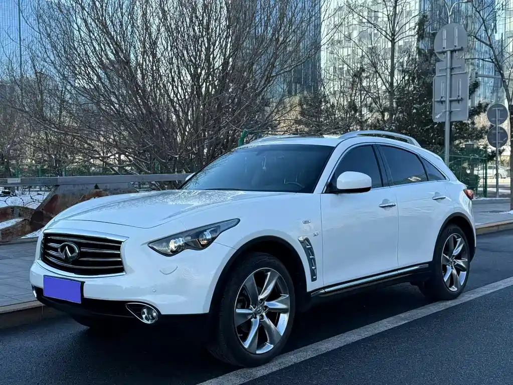 Infiniti QX70 2015