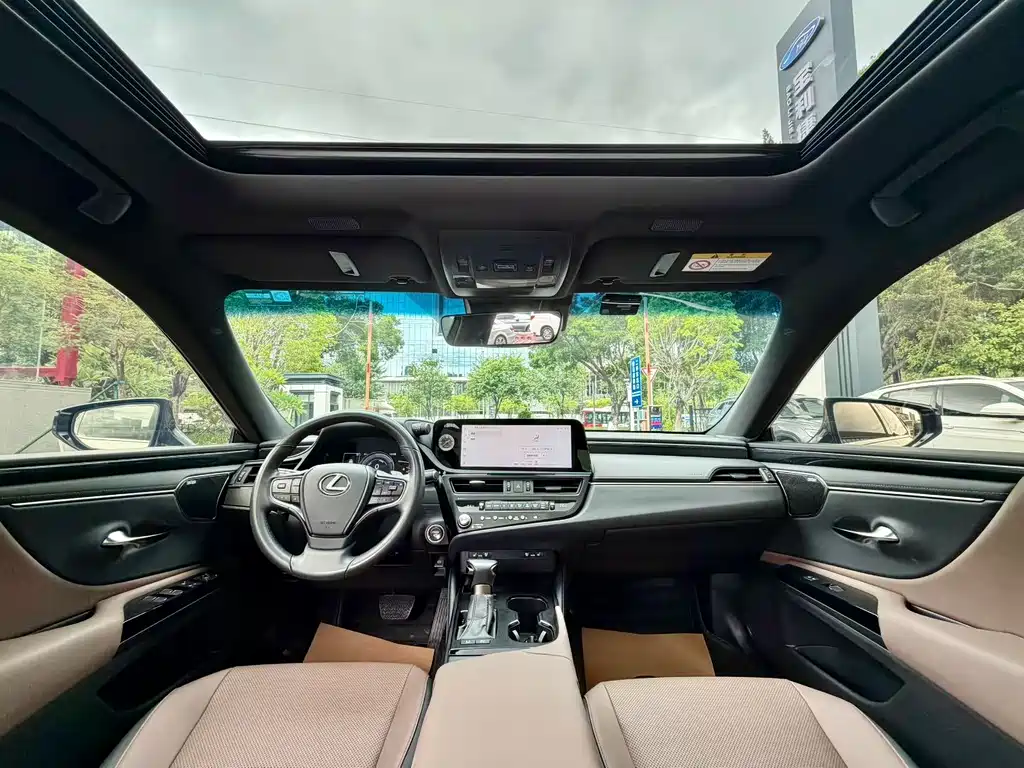 Lexus ES 2022 300h