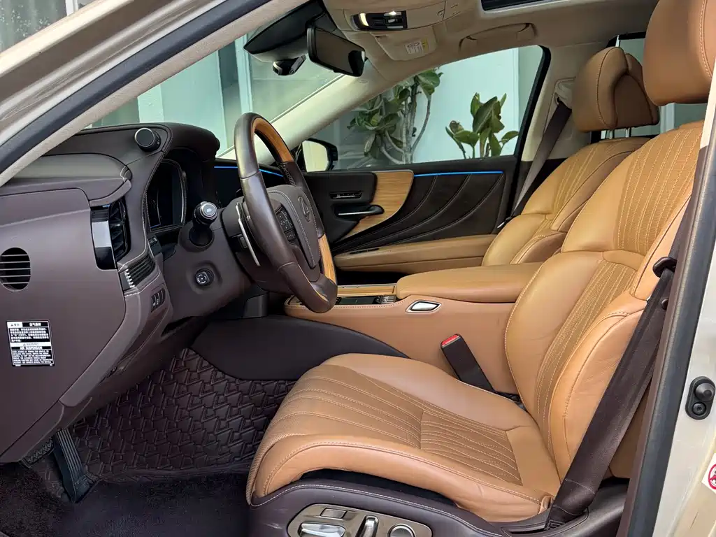 Lexus LS 2018 500h Luxury V