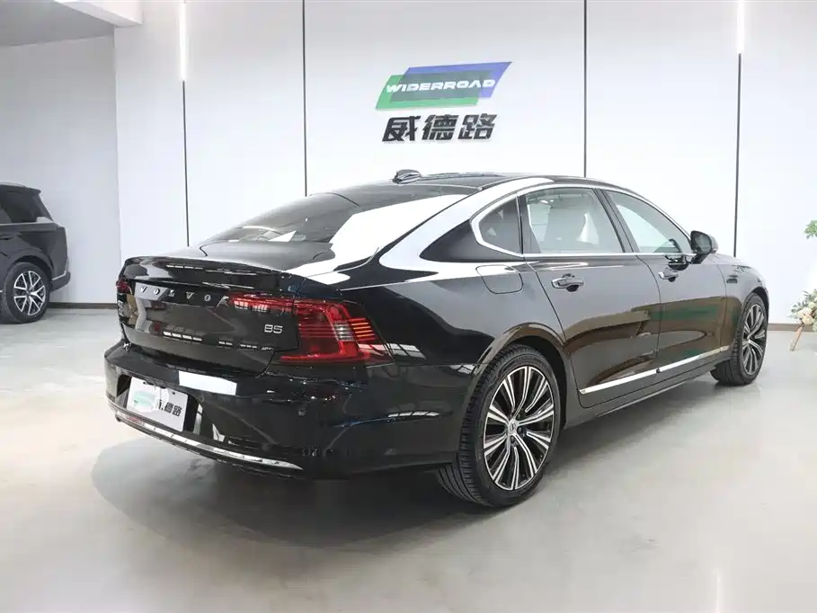 Volvo S90 2023 B5 Luxury