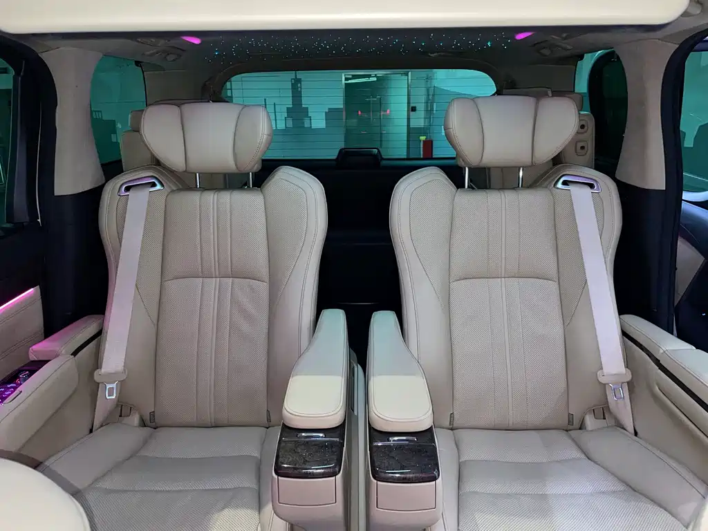 Toyota Alphard — миниатюра 16