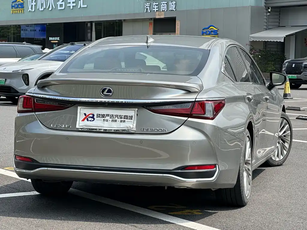 Lexus ES — миниатюра 9