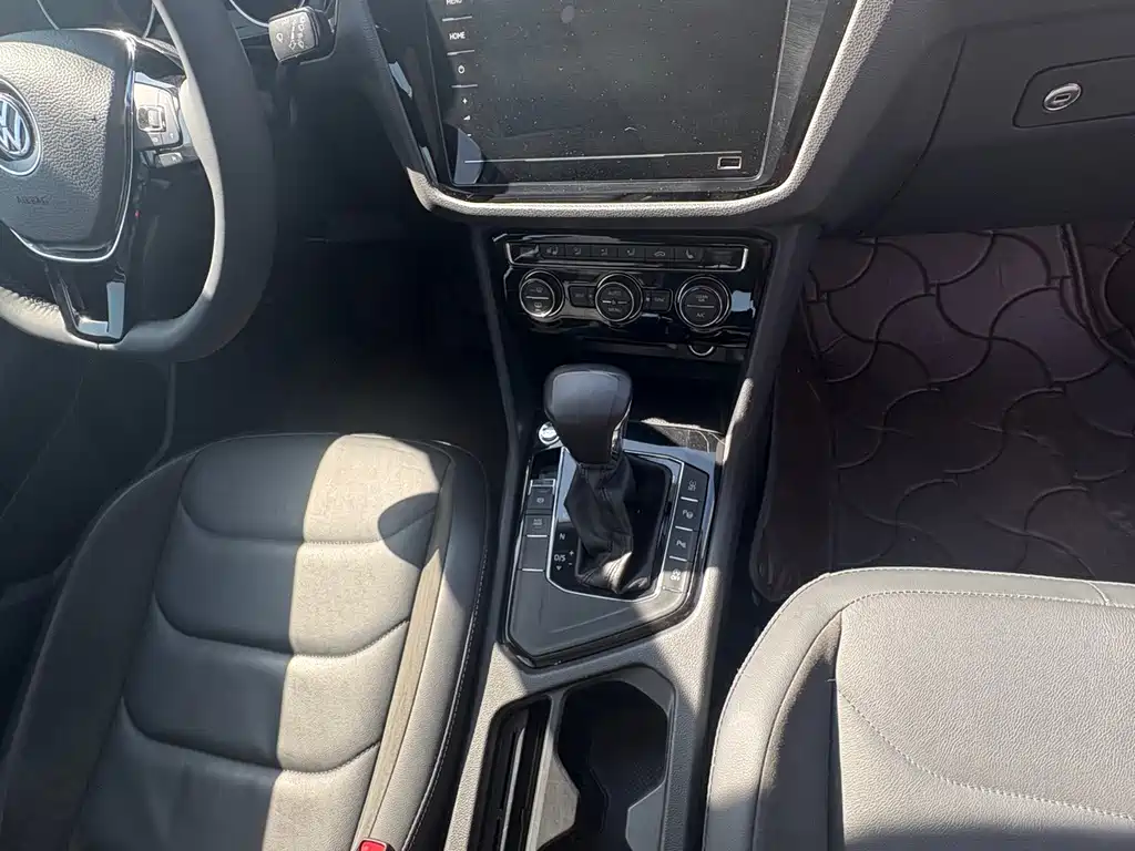 Volkswagen Tiguan L — миниатюра 8