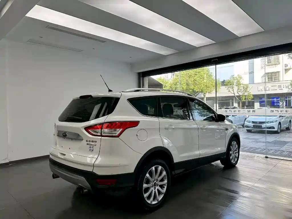 Ford Kuga — миниатюра 9