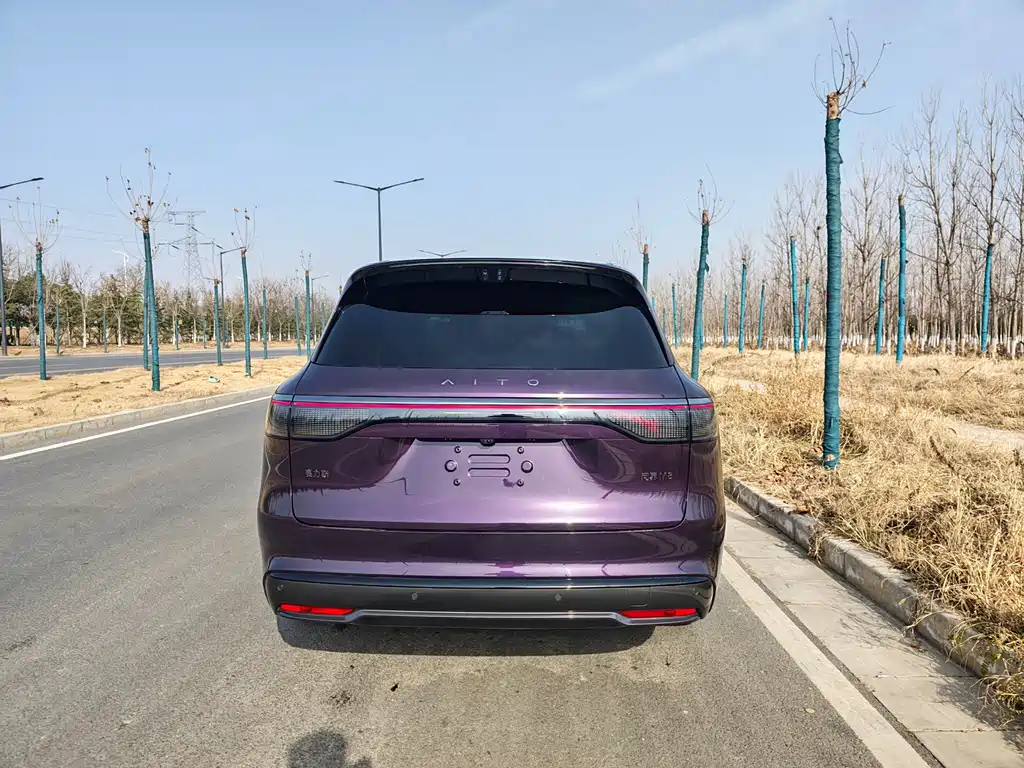 AITO ASK THE WORLD M8