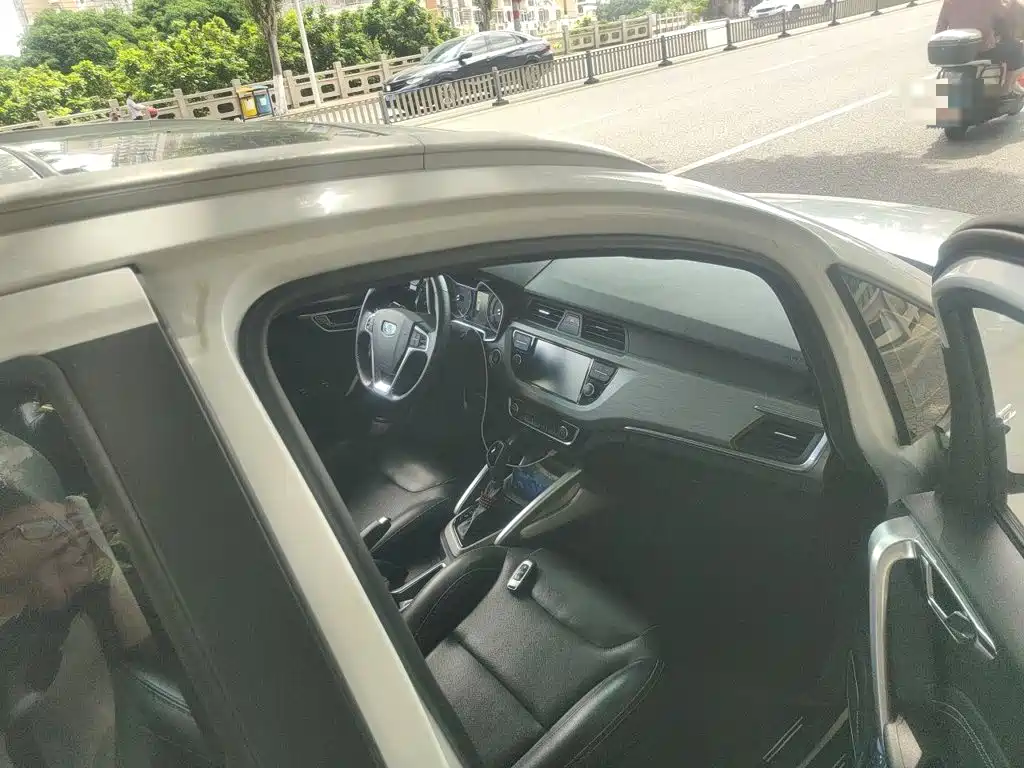 Geely Vision X3 — миниатюра 18