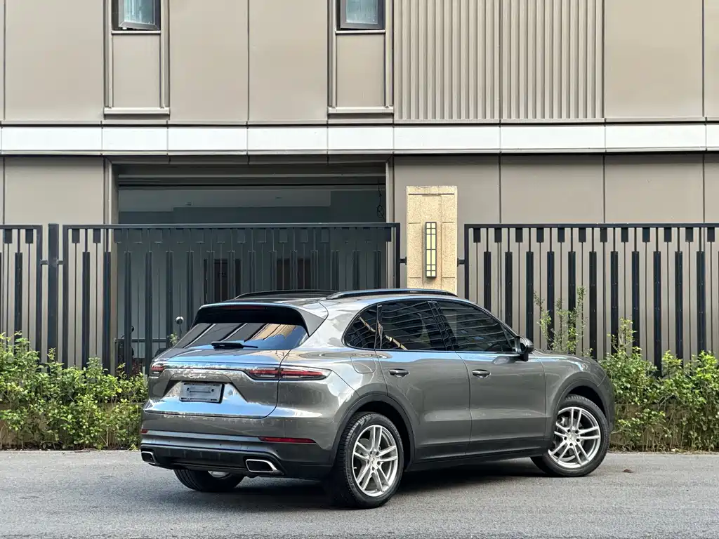 Porsche Cayenne — миниатюра 4