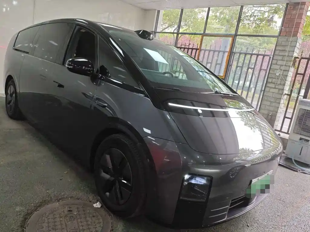 Li Auto MEGA 2024 Ultra
