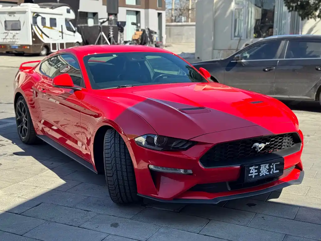 FORD MUSTANG
