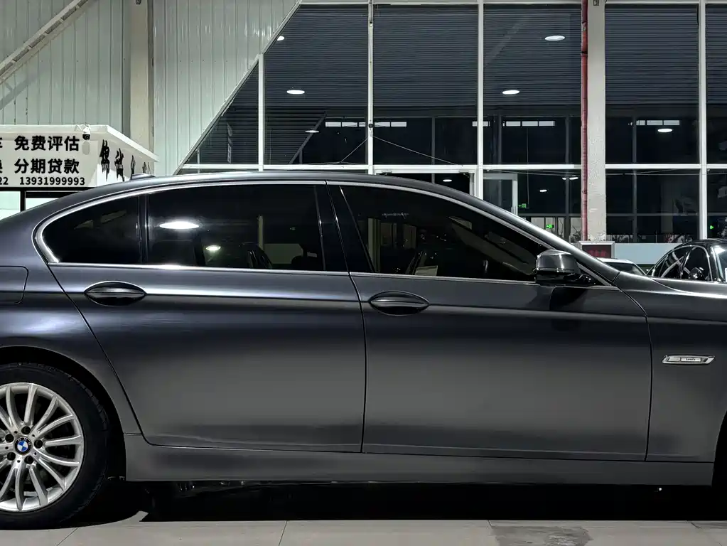 BMW 5 Series — миниатюра 7