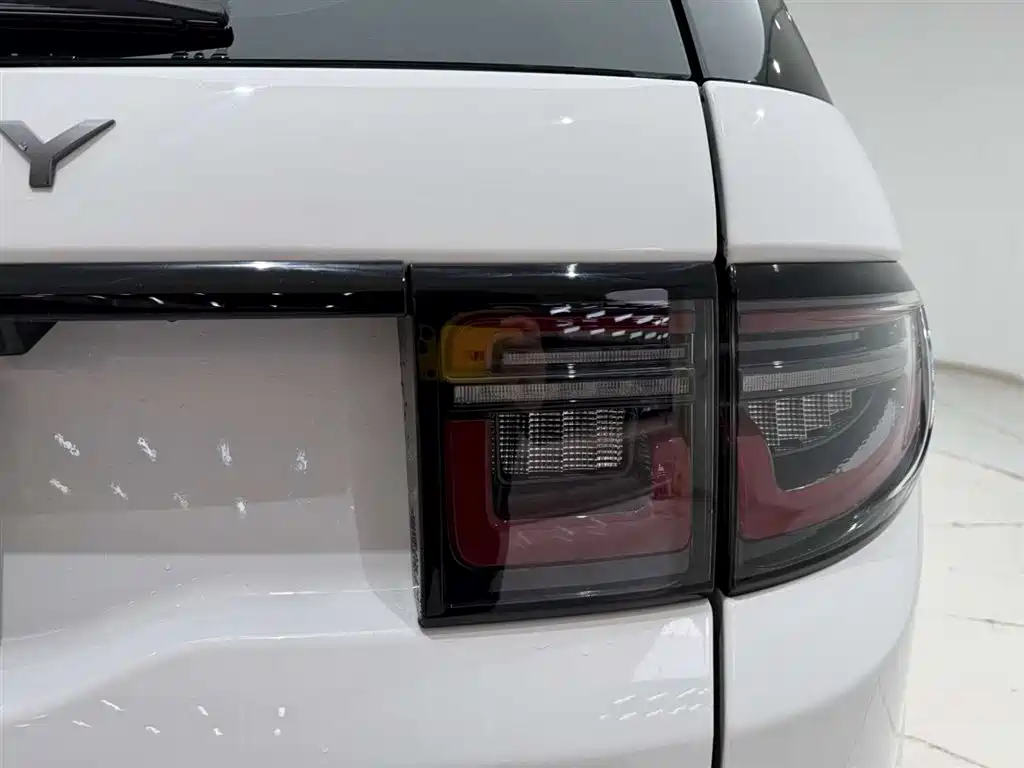 LAND ROVER DISCOVER NEW ENERGY SOURCES FOR SPORTS