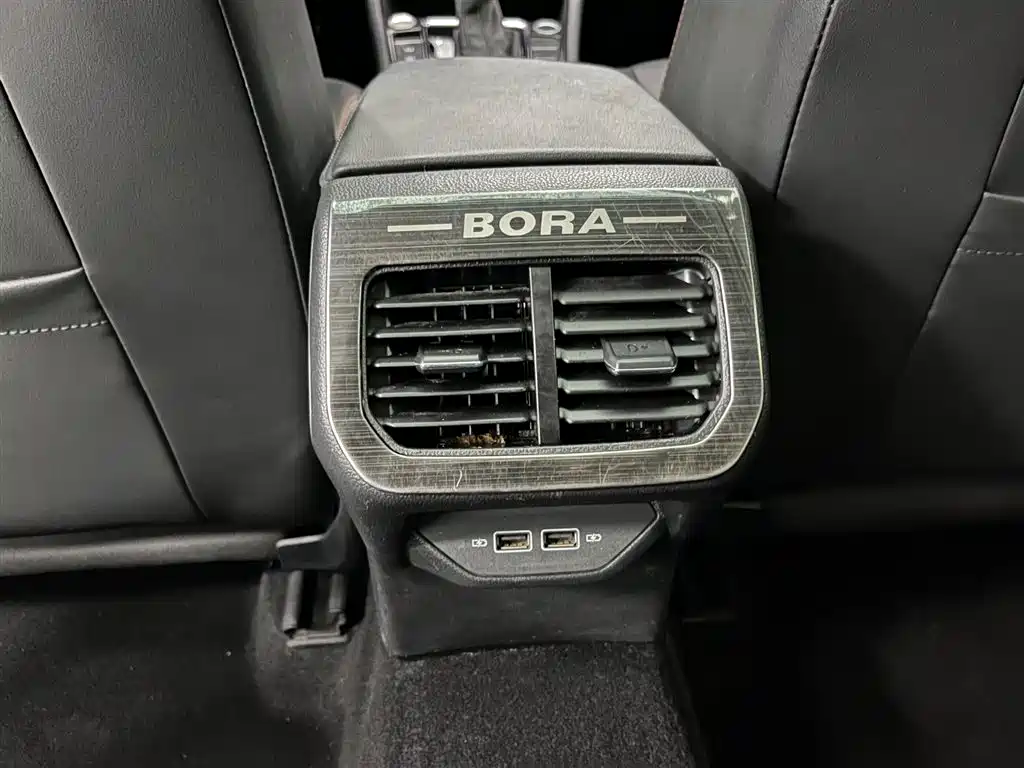 VOLKSWAGEN BORA