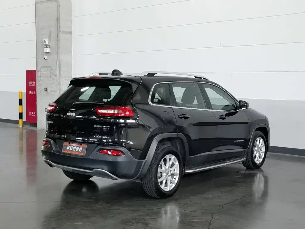 Jeep Cherokee — миниатюра 2