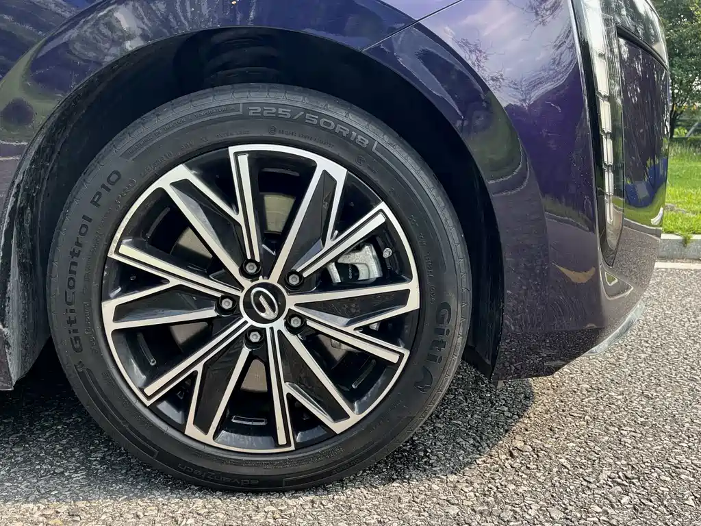 GAC Motor Trumpchi E8 PHEV — миниатюра 10