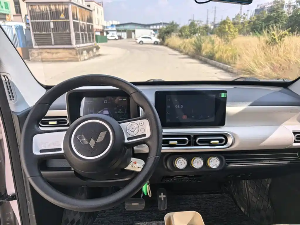 Wuling MINIEV — миниатюра 4