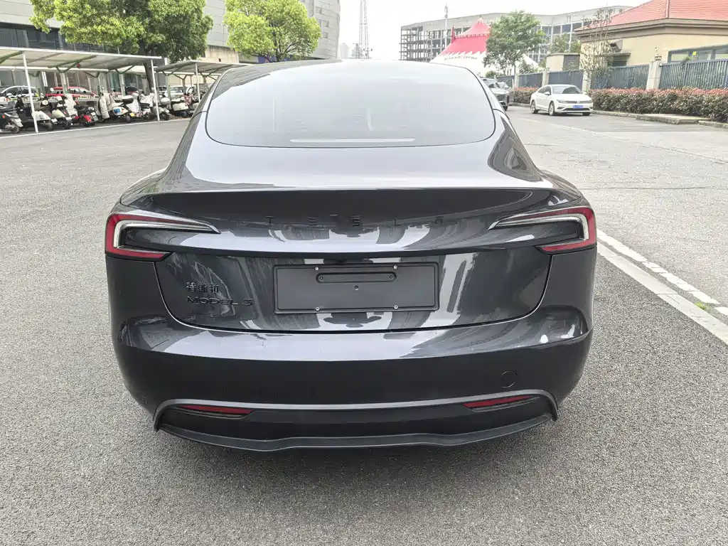 Tesla Model 3 — миниатюра 8