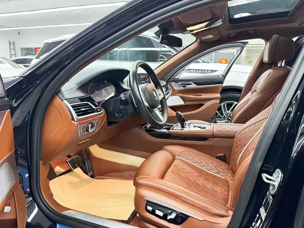 BMW 7 Series — миниатюра 7