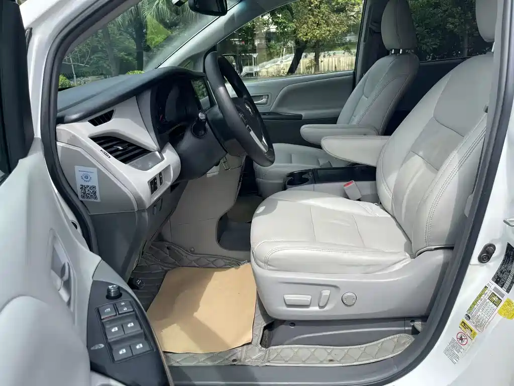 Toyota Sienna 2015 3.5L LE