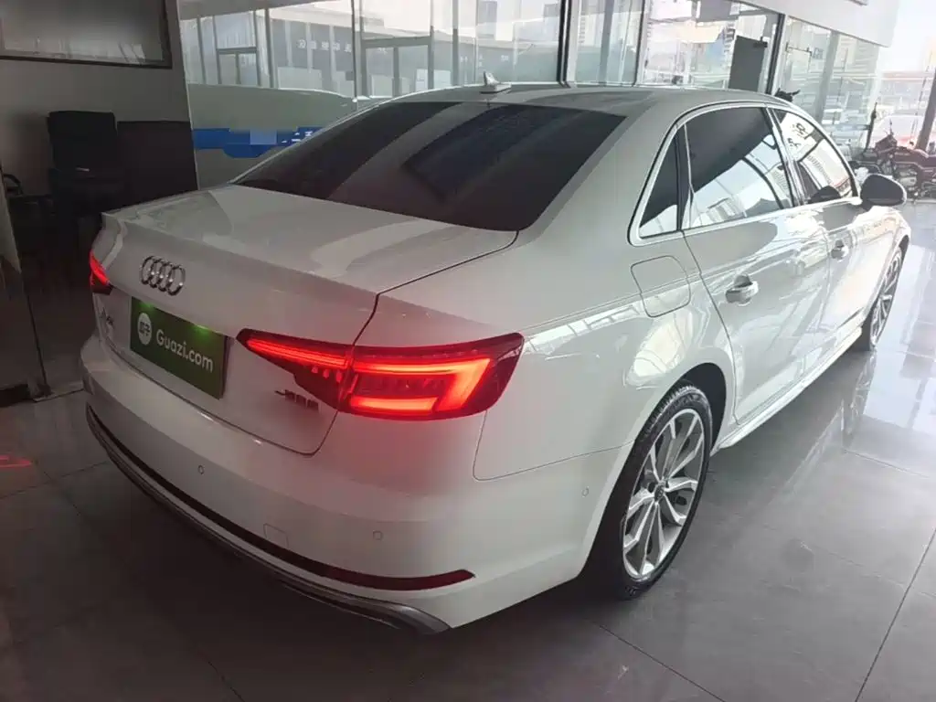 Audi A4L 2019 40 TFSI Fashion VI