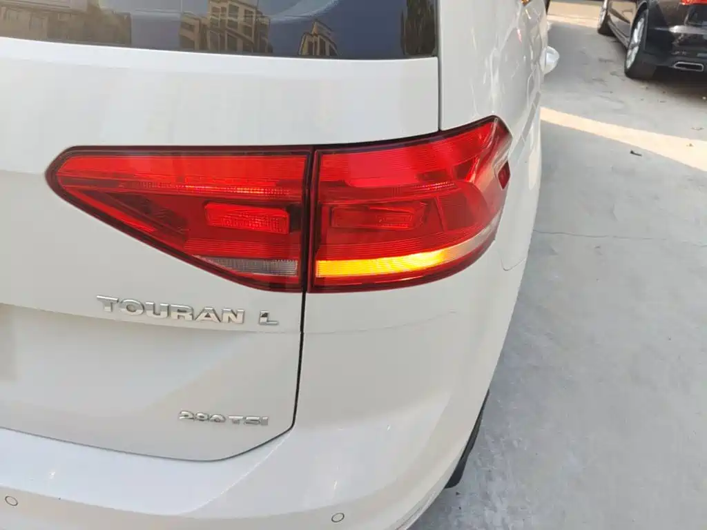 Volkswagen Touran — миниатюра 8