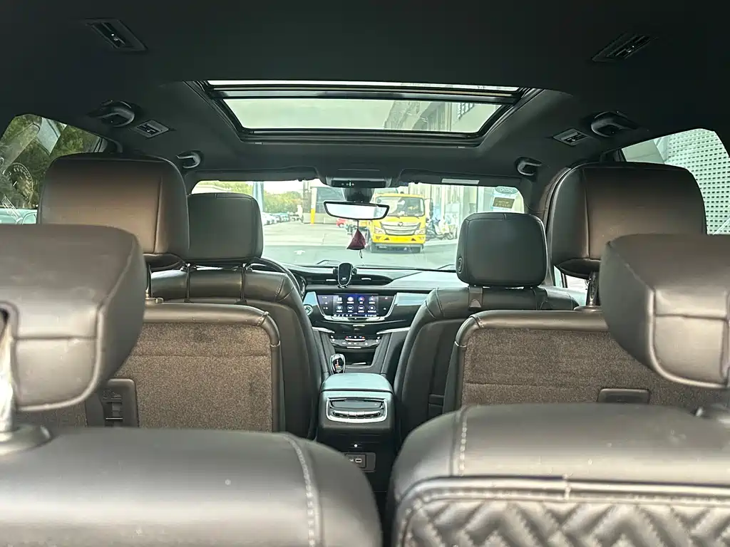 CADILLAC XT6