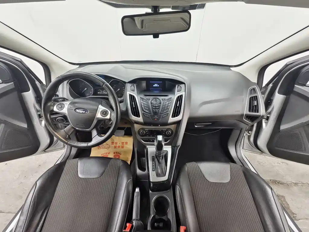 Ford Focus 2012 1.6L AT